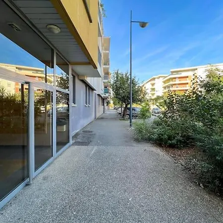 Sud De Grenoble: T2 Lumineux - Wifi Fibre - Balcon